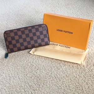 Louis Vuitton Zippy Wallet